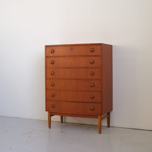 Dresser with curved front and six drawers | Kai Kristiansen | Feldballes Furniture Factory