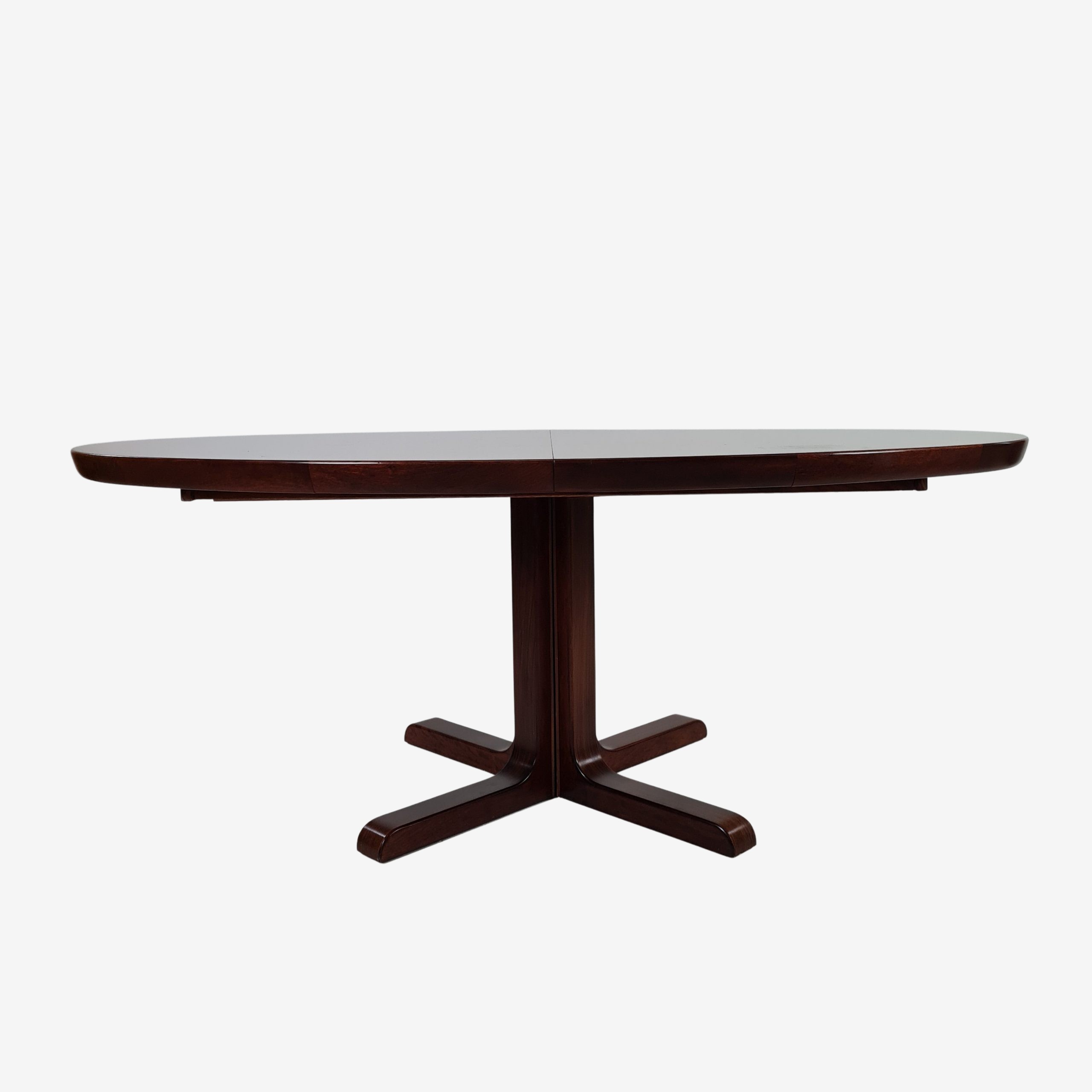 Dining table with two additional plates | Forest City | Rosewood