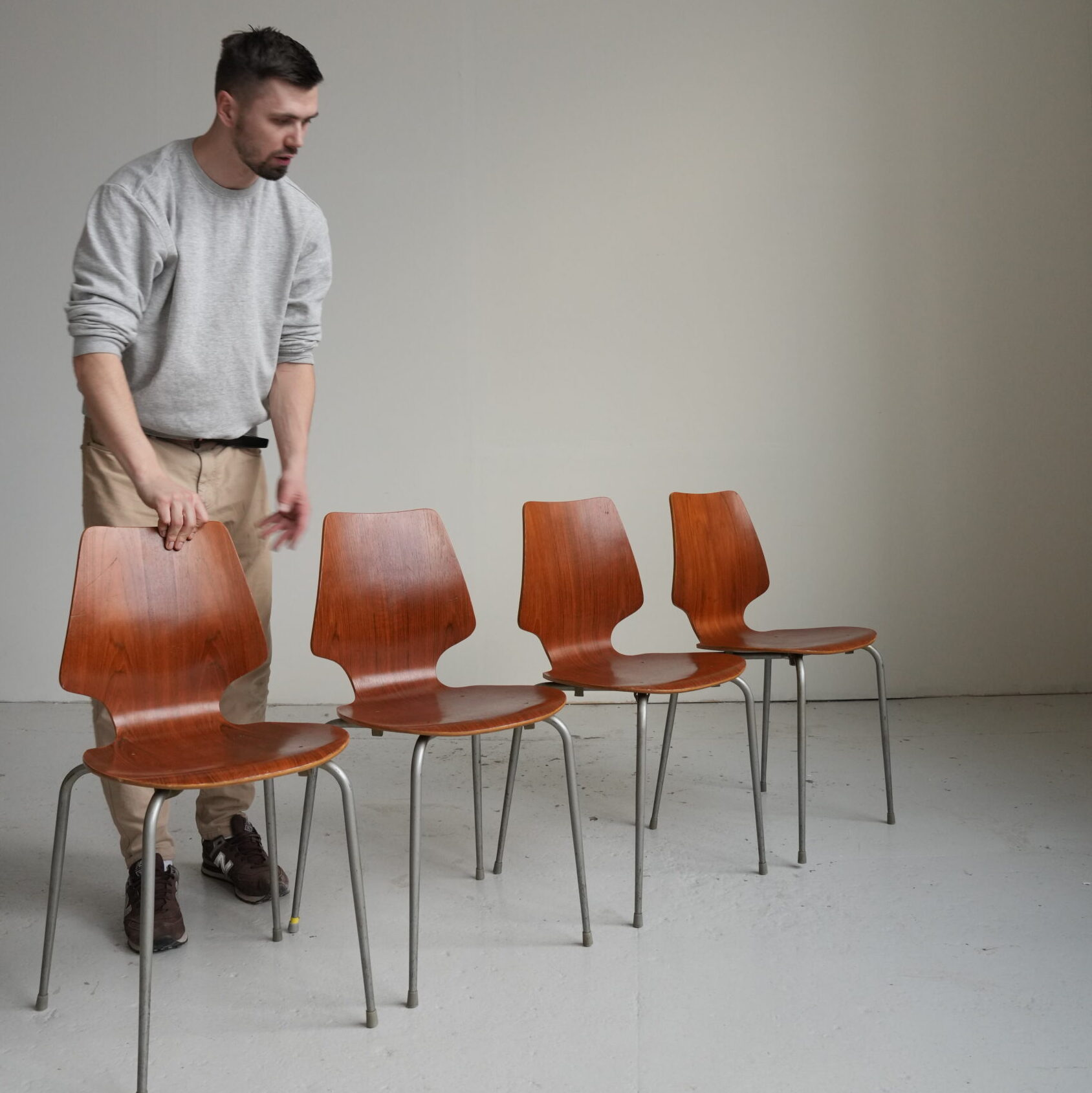 School chair | Bent teak and legs in gray lacquered steel