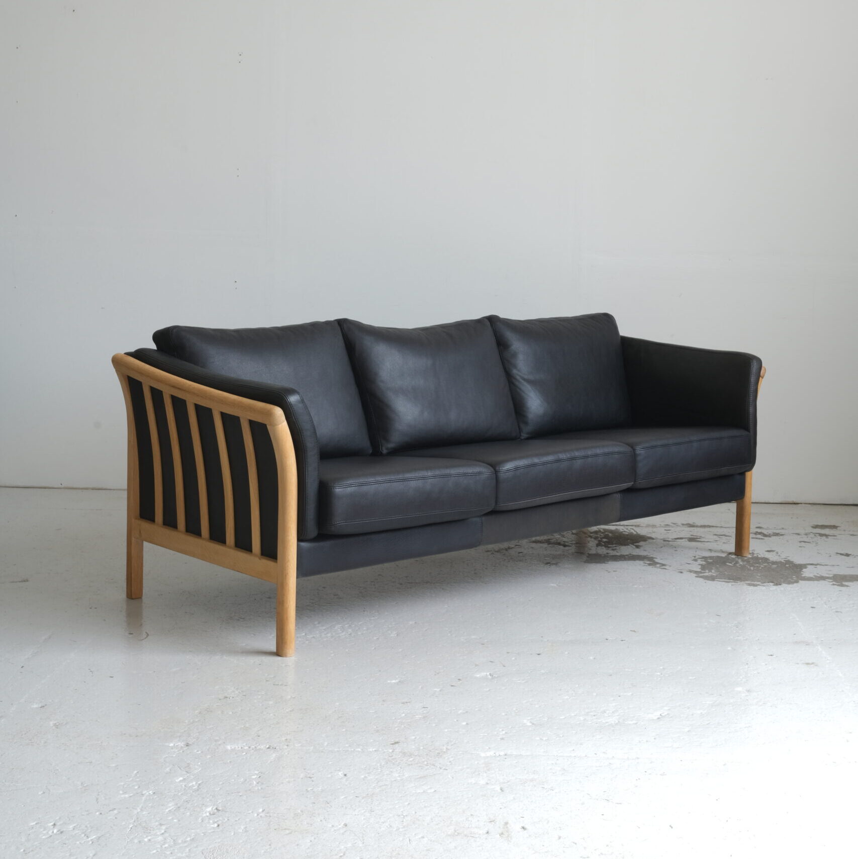 Three-seater sofa, black leather