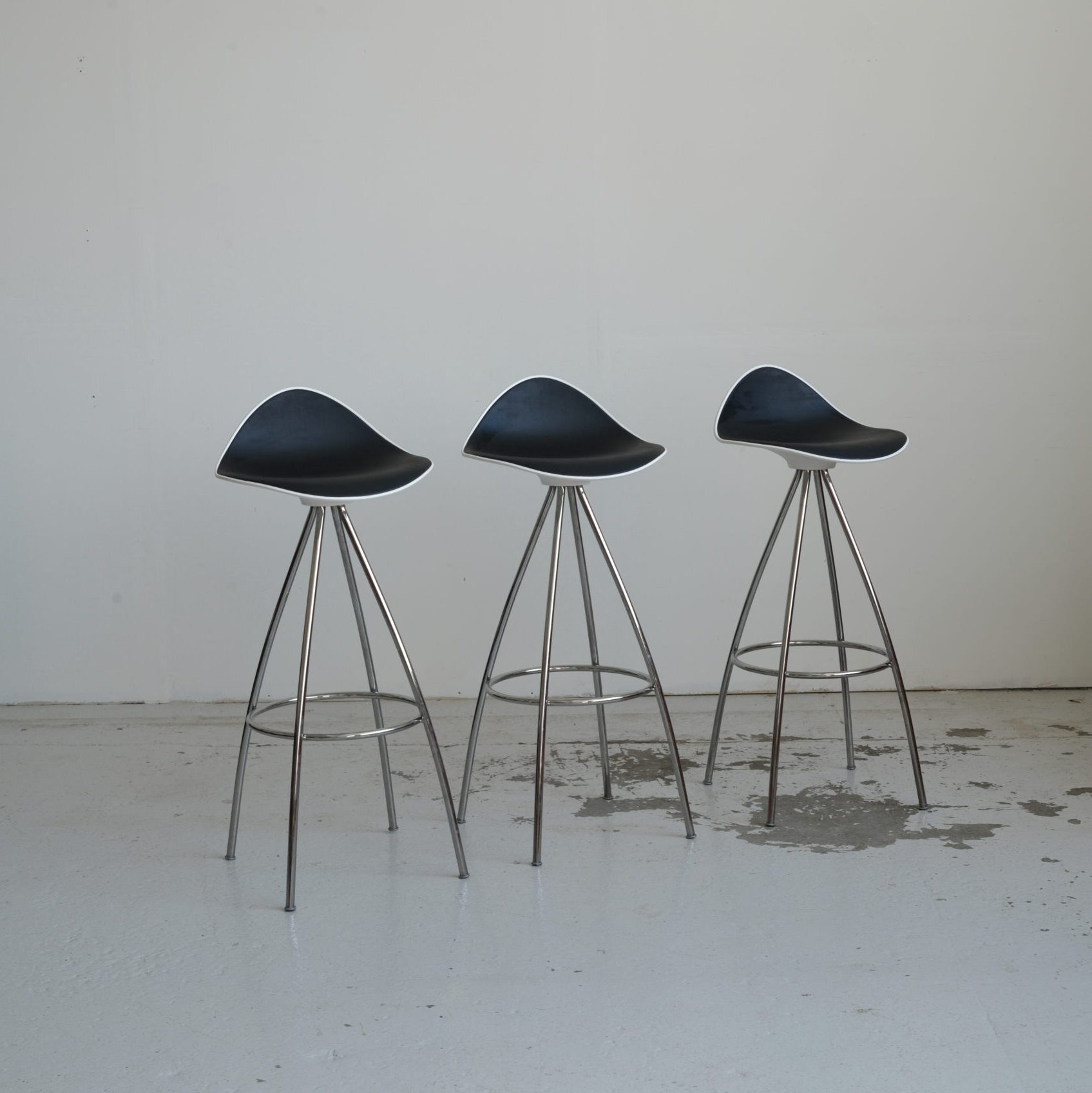 Three bar stools, model Onda, Jesús Gasca for STUA – 2000s